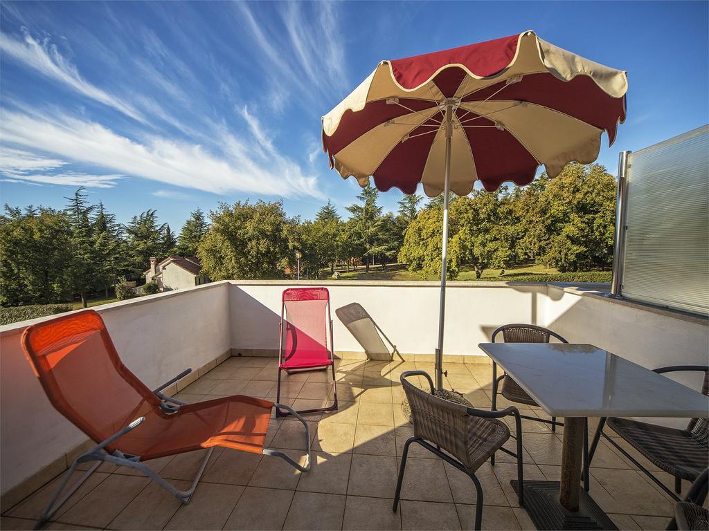 Apartments Katoro Relax Umag Exteriör bild
